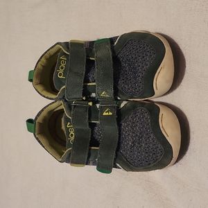 Plae Ty green velcro sneakers sz 1